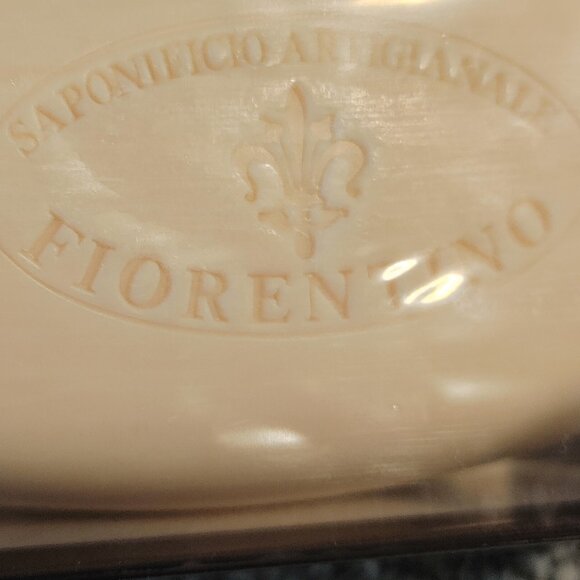 Gentlemen's Sandalwood Scented Soap. Made in Tuscany - Italy - Large bar - 300g - Picture 8 of 15